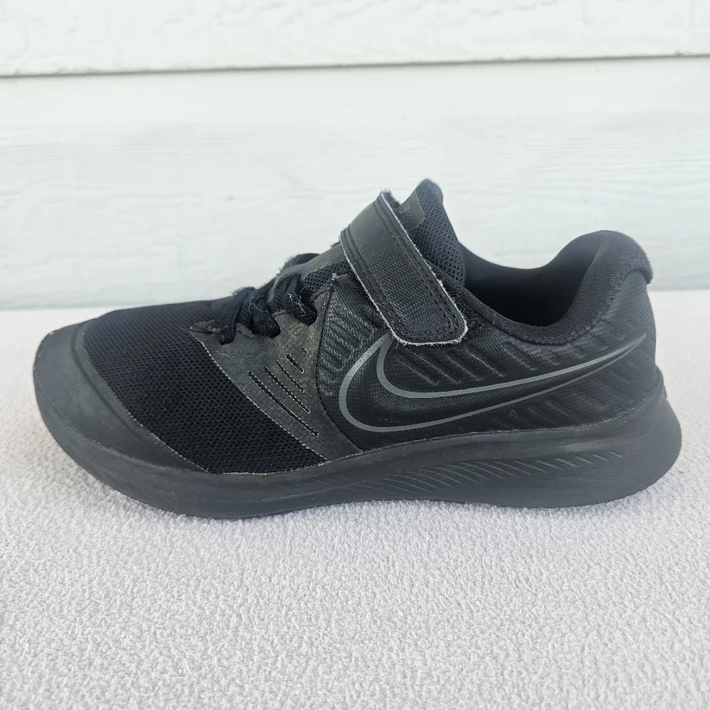 Nike Star Runner 4 Triple Black Athletic Low Top Sneakers Youth SZ 3Y Hook Loop